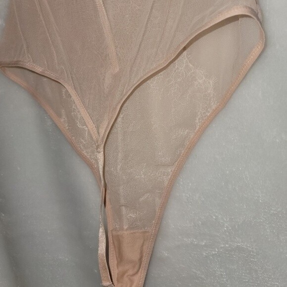 Victoria's Secret V-wire Plunge Very Sexy Lace Teddy Beige Medium NWT - Picture 12 of 16